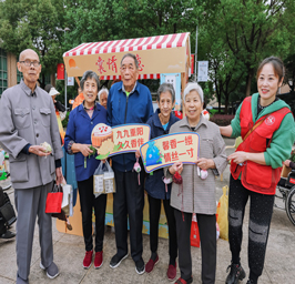 10月20日上午，武进人民商场商圈联合工会走进武进夕阳红康乐中心开展“向美好 盼岁长”“我们的节日·重阳”游园会。