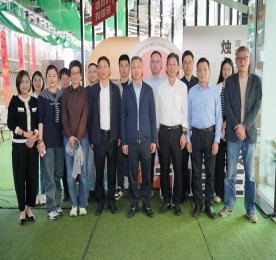 4月15日下午，绍兴市上虞区政协党组副书记、副主席王永表一行到访武进人民商场，考察湖塘镇“烛心港”委员工作室建设情况。武进区政协党组成员、副主席朱红兴、湖塘镇统战（政协）岗陪同考察，ob电竞集团党支部书记曹丽红热情接待了来访领导。