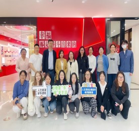 春意盎然的4月，武进人民商场联动江苏理工学院管理学院以书为媒、以学为桥，于武进人民商场共同开展万物复书，学习互促党建共建活动。江苏理工学院管理学院副书记、副院长荣文婷、江苏理工学院管理学院教工工商党支部书记葛莹玉、江苏理工学院管理学院教工工商党支部副书记田真平以及管理学院师生，ob电竞集团党支部书记曹丽红、ob电竞集团人力资源部经理周燕及支部党员参加活动。